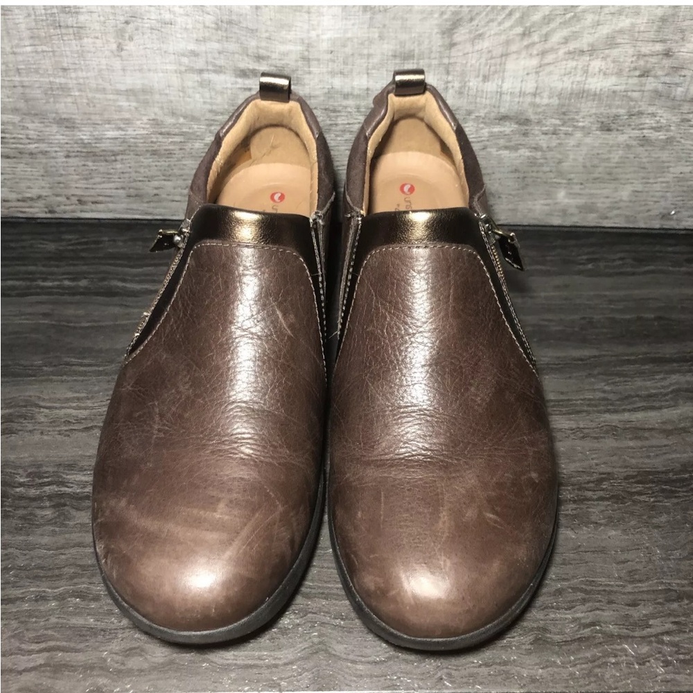 Clarks Unstructured Un Adorn Size 8.5 Side-Zip Sl… - image 1